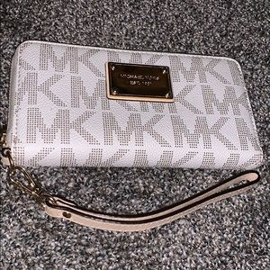 Michael Kors Wristlet Wallet